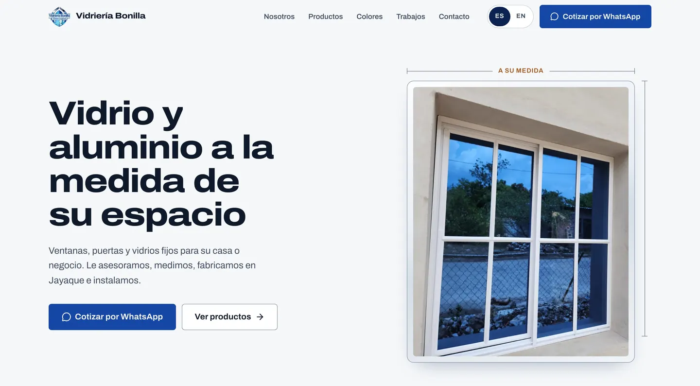 The Vidriería Bonilla home page: the headline “Vidrio y aluminio a la medida de su espacio” beside a photo of a white aluminium window framed by dimension lines.